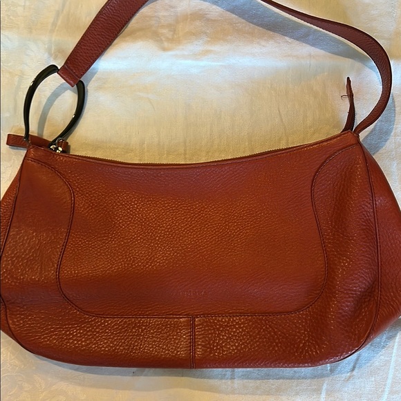 Furla Chic Red-Brown Leather Shoulder Bag with Crescent Shape - Picture 4 of 6